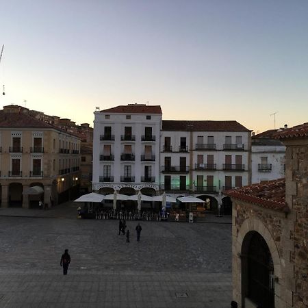 Apartamento Plaza Mayor Caces Extérieur photo