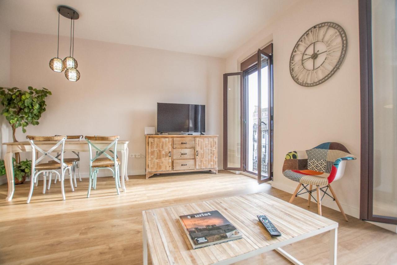 Apartamento Plaza Mayor Caces Extérieur photo